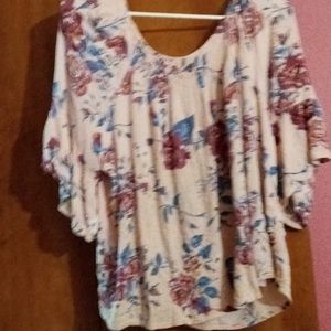 Quarter length sleeve shirt a little cropped